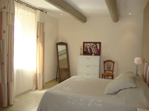 La Maison d'Alfred the charm of an old farmhouse at the foot of the luberon