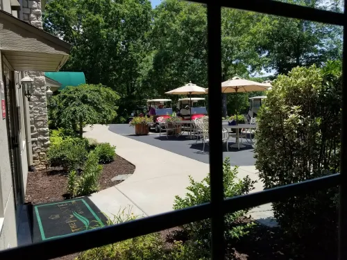 Lakefront Private Resort, Stunning Condo w/golf view, Dog friendly! NO fees!