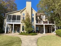 Luxury Lakehouse on Lake Oconee!