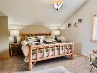 Modern Chalet with Lake Views in Marina Area Hotel a Lewis County