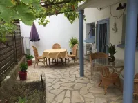 Appartement Rez de Jardin Piscine Chauffée, Barbecue, Plancha Hotels in Argeles-sur-Mer