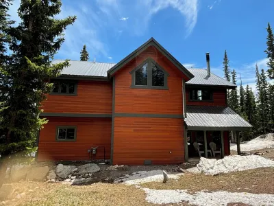 Create Mountain Memories: Family-Friendly Chalet on Hiking Trails