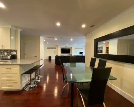 Luxury Carbon Neutral 4-Suite Home w/ Pool, Laundry キャンベルのホテル