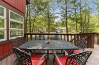 Mountain Lair in Lake Wallenpaupack w/ Firepit- Near Fall Activities