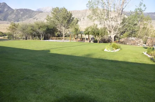 Tranquil Home on Yellowstone River. See Other Home #4914516 for Large Families Hotels in Gardiner