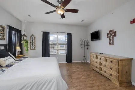 Spacious 2 Couple Suite