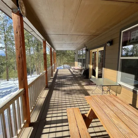 Secluded cabin on 6 acres- wood fireplace- sleeps 11