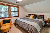 Look out at the treetops at the cozy Paoli Nest. Near Epic Systems and Madison.