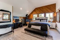 Red Rocks Retreat ~ Hot Tub, Game Room, Serenity