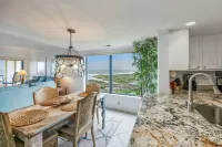 Beautiful corner Oceanfront Condo With Breathtaking Beach Views, Hotels in Fernandina Beach