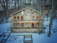 Beech Mtn: Walk to Slopes, Sleeps 9, Pet Friendly, Mountain Views, Cozy Retreat