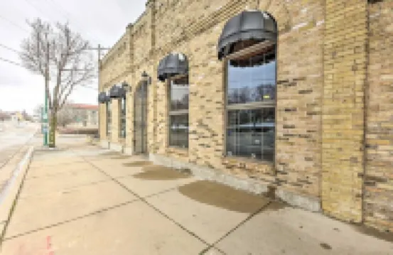 Beautiful Downtown Home - 2 Blks from Lake