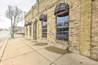 Beautiful Downtown Home - 2 Blks from Lake