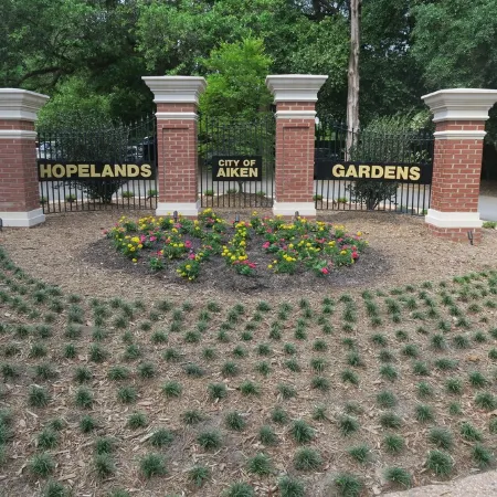 Historic Cottage - At Hopelands Gardens close to Hitchcock Woods (Remodeled)