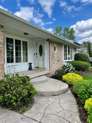 Gorgeous Williamsville Home in Central Location