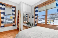 Convenient Condo On South Haven Black River