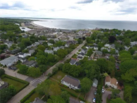 Entire House:14 Guests, 7 BRs, 10 Beds, 5 Full Baths, Outdoor Shower, Beach Gear Hotels in Narragansett