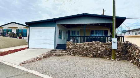 Welcome to the River House! Bright peaceful desert/river home.