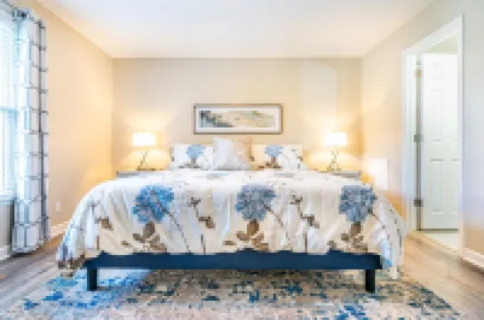 NEW! Fully stocked luxury home 5 min to I-65/I-72.