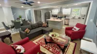 Charming Home 10min from Airport, close to DT Atlanta . Enjoy privacy & comfort!