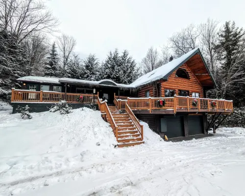 Authentic Log Home in Warren. Ski town. Mountain biking. Short walk to lake.
