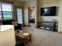 Buffalo Valley - Spacious Condo w/ 1 king bed and 2 queen beds