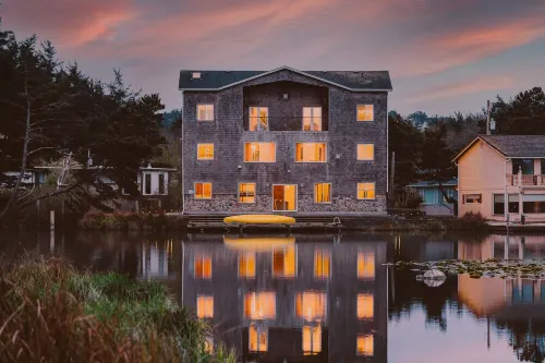 Large Lakefront Home Only Steps from D Beach! Bring Grandma-we Have an Elevator! - 5-Star
