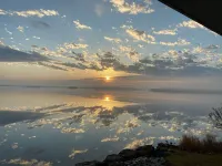 Newly Renovated Waterfront Cabin