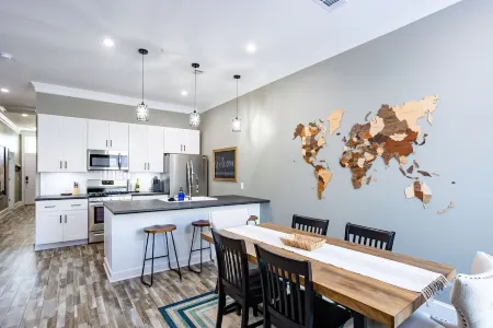 Historic 2-bedroom apartment with WiFi, AC in charming Batesville