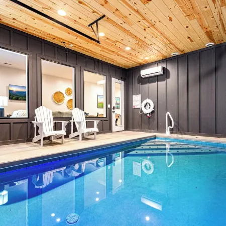 Beautiful mountain retreat! Amazing views, pool/hot tub, game room, firepit!