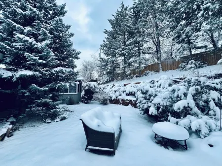 Spacious 5-bedroom house with AC and WiFi near downtown Littleton. Отели рядом с достопримечательностью «Packy Romans Park»