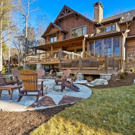 Lakefront Home in 100 Acre Community/Mountain Views, Shopping & Dining All Close
