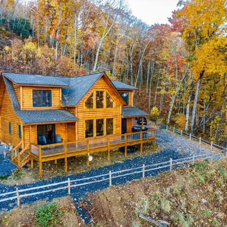 Secluded Luxury Cabin - Mountain Views, Fire Pit, Great Location! Sleeps 8.