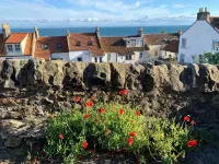 Romantic Boutique Bolthole In Pittenweem Near St Andrews. Small dogs welcome.