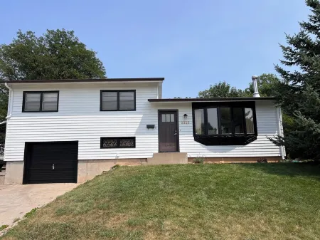 Charming 3-bedroom Mid-Century