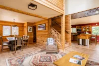 MT HOOD CABIN! Remodeled, 2500 sq ft, Sleeps 12!
