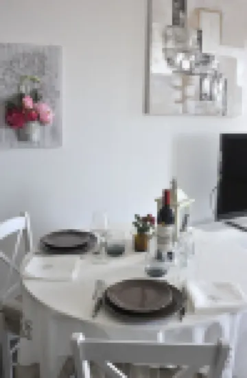 Remodeled waterfront romantic apartment downtown Honfleur. Panoramic sights