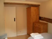 Lovely 2 bedroom cottage in pictoresque village, near Henley-on-Thames & Marlow