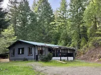 Lakefront Cabin in the Forest Breakfast Included
