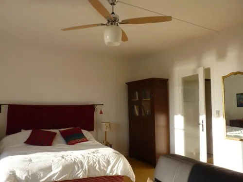 Studio sea view, wifi, spacious + balcony, near beach and shops