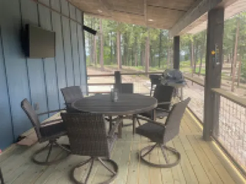 Spacious, 3 bedroom private cabin on 6 acres. Near Mickelson trail & Deadwood