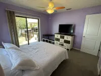 Waterfront 4BR 2 Bath, Private Dock, hot tub and kayaks! Up to 10 guests!
