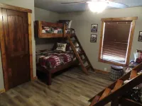 3/4 Mile from Wilderness Rider Buffalo Ranch,near Buffalo River w/RV Elec Hookup