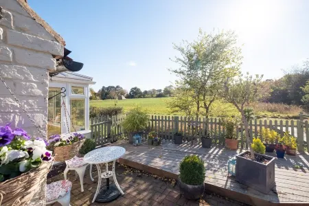 Pretty cottage studio set in lovely countryside close to the Heritage coast