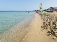 Detached villa a few meters from the sea Hotels in Reitani