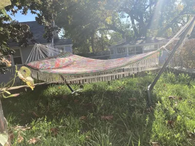 Cosy Nest Welcomes Pets. Comfortable Work-from-Home Space, & Garage Parking. Hotels in 