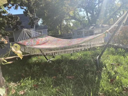 Cosy Nest Welcomes Pets. Comfortable Work-from-Home Space, & Garage Parking.