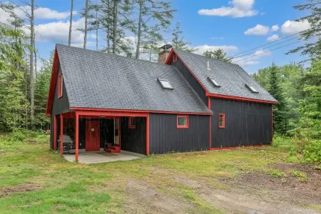 Sunday River less than 1 mile! Hot Tub! Fire Pit! Sleeps 10!