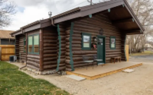 Cozy Cody Cottage located in the heart of downtown Cody!