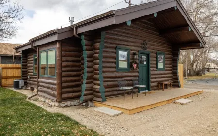 Cozy Cody Cottage located in the heart of downtown Cody!